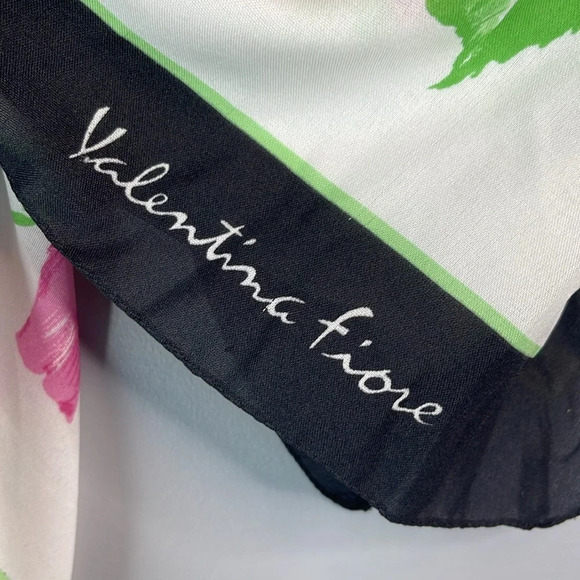 VINTAGE 80’s Valentina Fiore Pink Rose Pattern Print Square Scarf Black Frame - Picture 3 of 9
